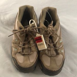 NWT New Balance sneakers. Size 7. Womens.